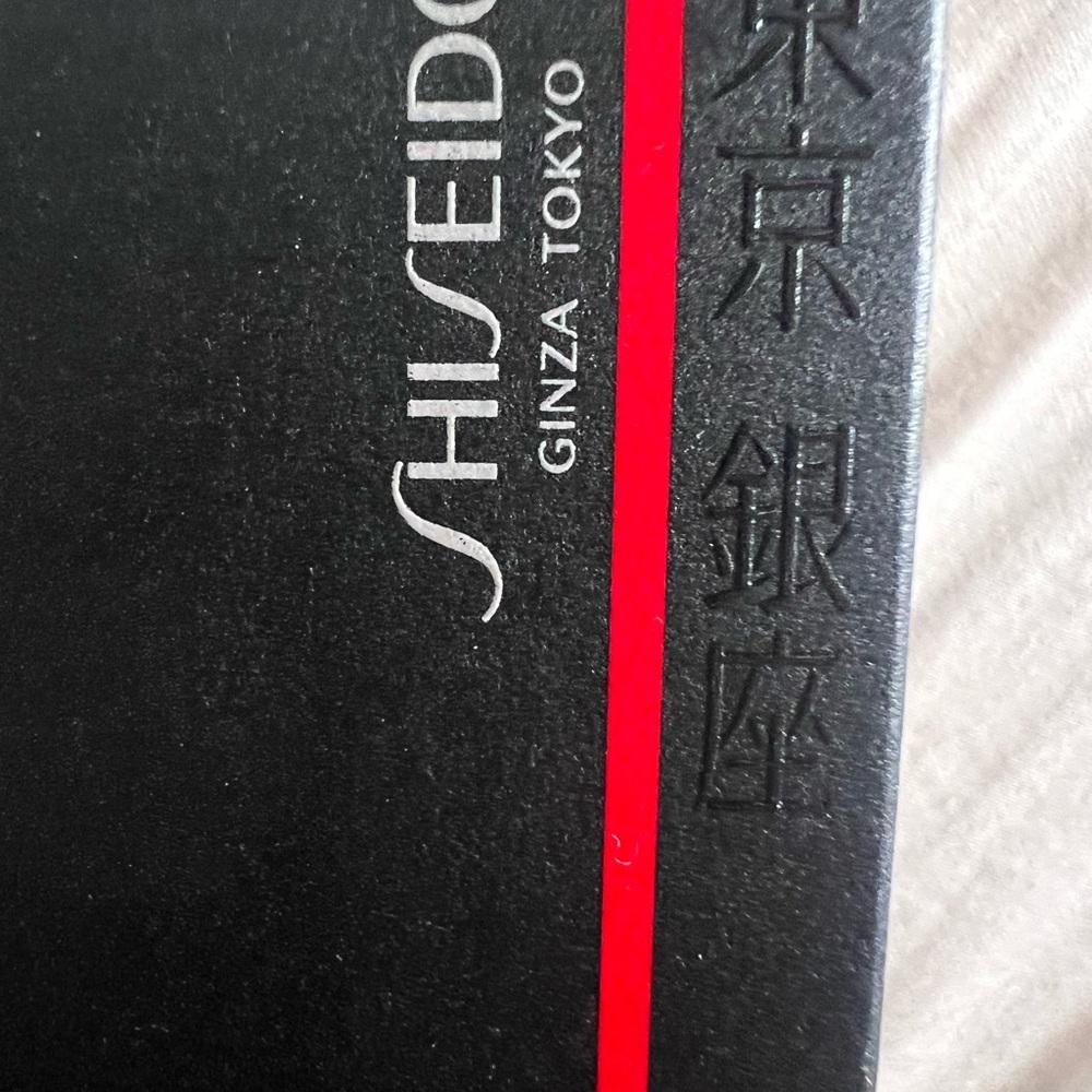 Shiseido Synchro Skin Compact in Black with Red Detail